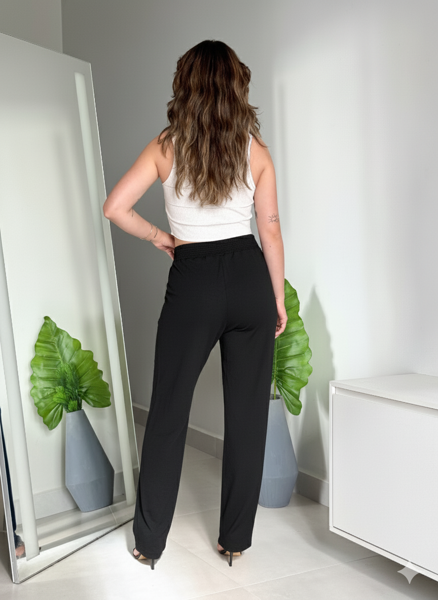 CALÇA RETA MOLETINHO BOLSOS FRONTAIS